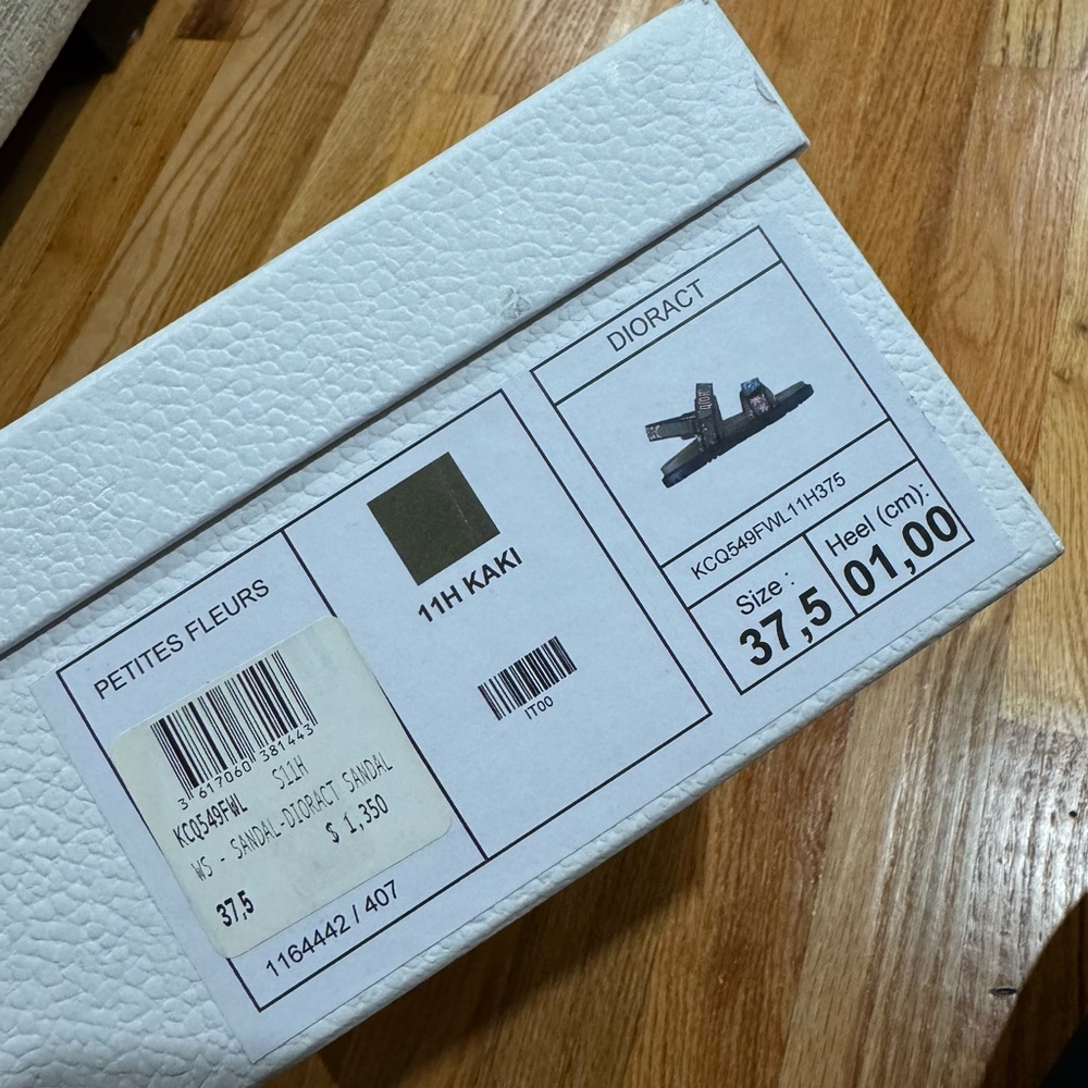 Brand new never wore Dior sandals!